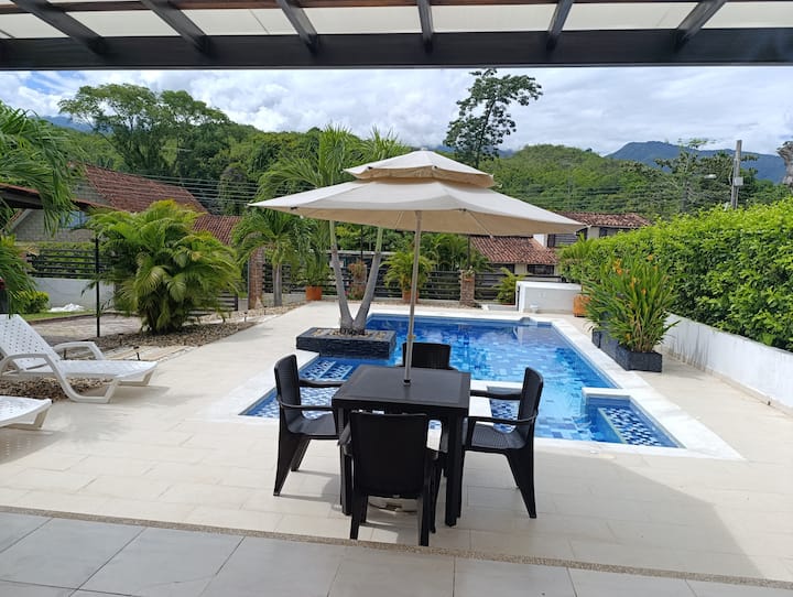 Casa En Melgar Con Piscina Privada, Zona De Bbq, - Melgar