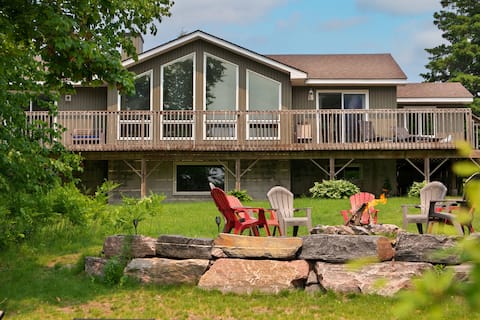 Waterfront Family Cottage | Sauna Firepit & Kayaks