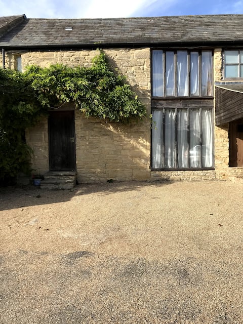 Charming 3 Bedroom Village House near Silverstone