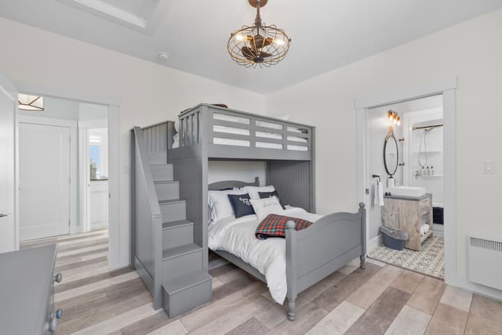 2nd bedroom on the 2nd floor with private ensuite 