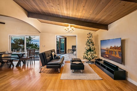 Top Airbnb: Seaworld Fireworks Hot tub 4 bds 2 sofabds 3BR 2BA in Clairemont Mesa