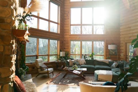 Dreamy Log Cabin | 15 min to Kinnick Stadium