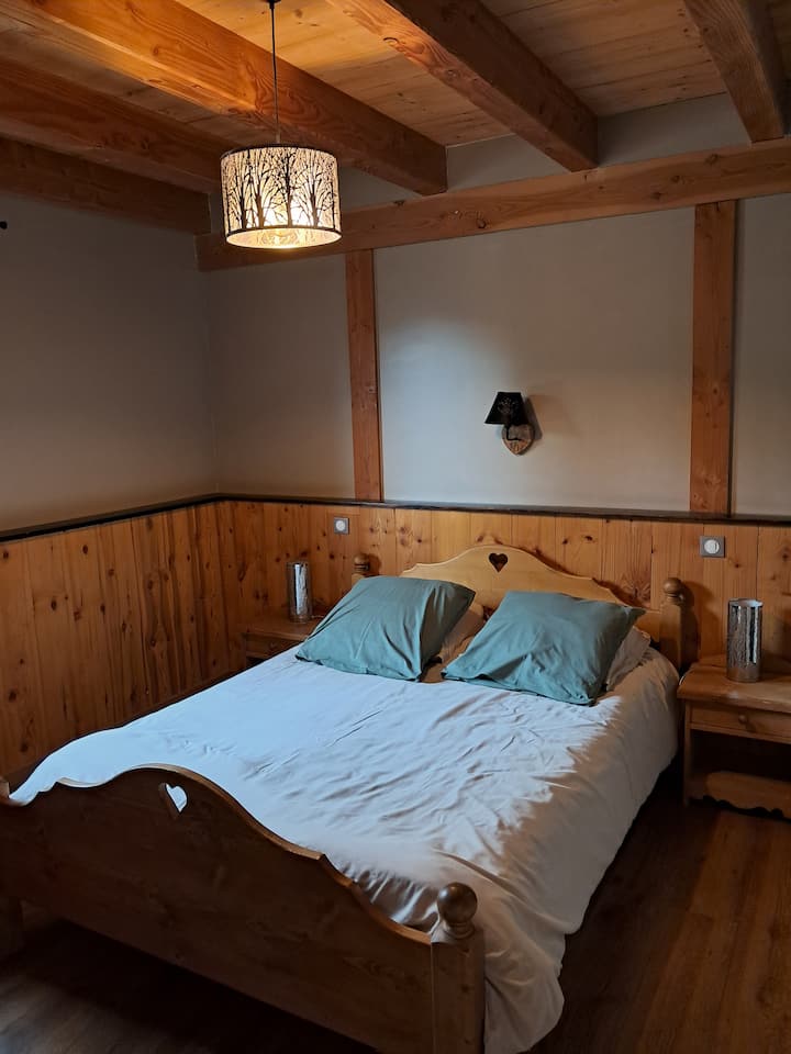 غرفة النوم 1 
الطابق الأرضي
تدفئة تحت الأرضية 