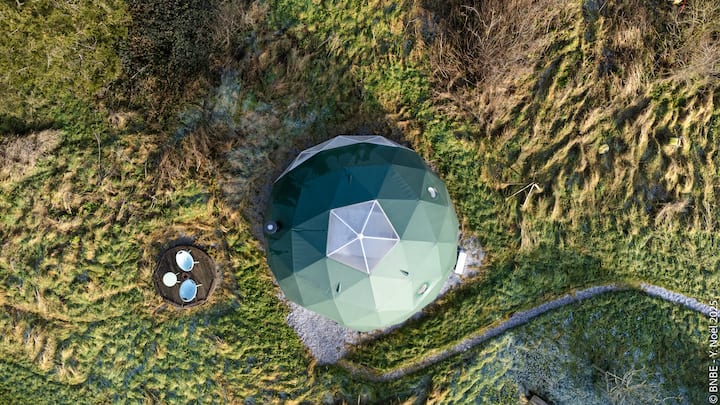 Earth | Milieu Des Prairies, Sous Un Dôme Lumineux - Val-Joly