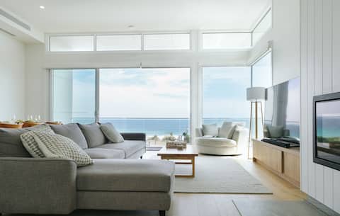 Oceanview Escape – Luxe Coastal Retreat w/ Hot Tub