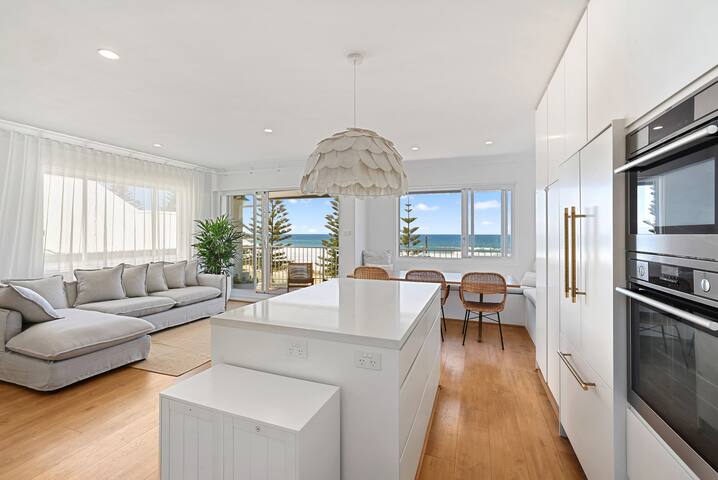 The Beach Front House @Curl Curl gallery image 3