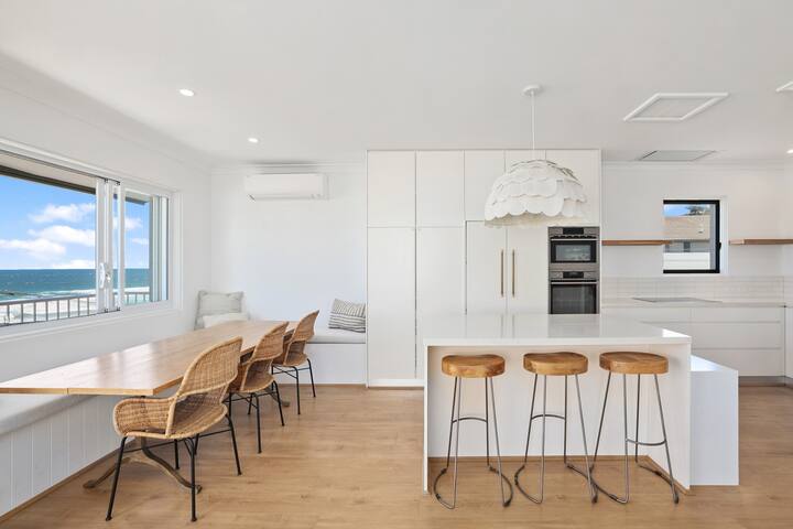 The Beach Front House @Curl Curl gallery image 4