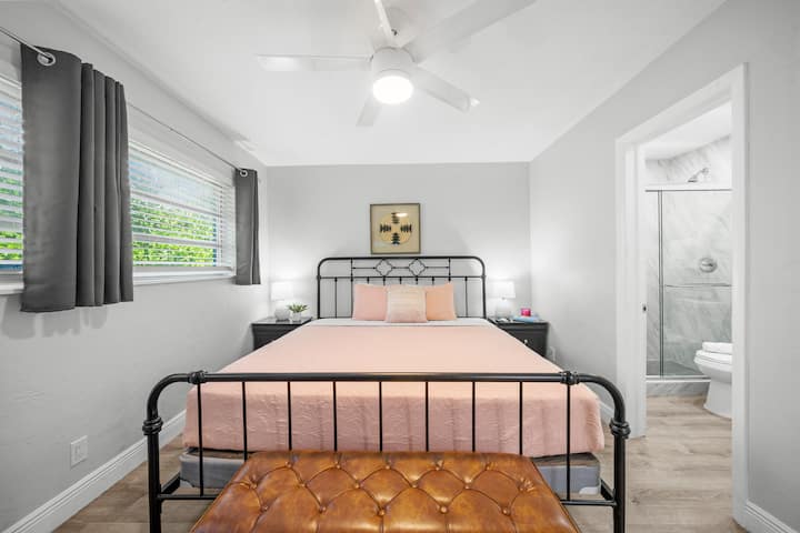 Amazing 1 Bedroom Apt Near The Beach W/ Pool - Fort Lauderdale, FL