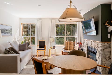 Top Airbnb: Aspens 208 - sleeps 4 - at base of Blackcomb in Whistler