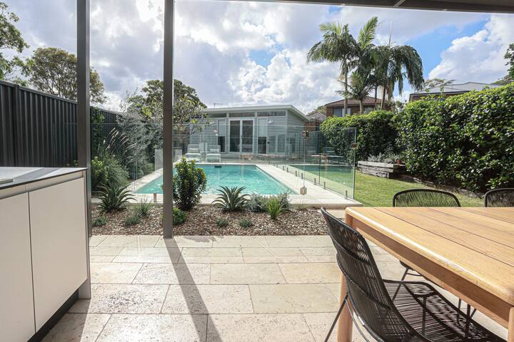 City escape – 4 bed home + granny flat and pool