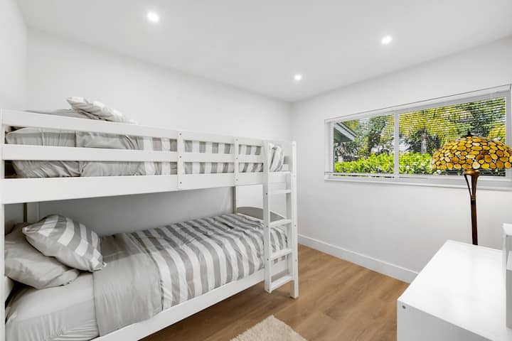 卧室3配有一张双层床