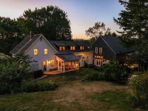 Coastal Farmhouse for Families | Hot Tub + Kayaks