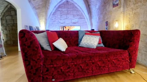 Successful Airbnb property: Zen & Air-Conditioned Loft – Place de la Comedie in Montpellier