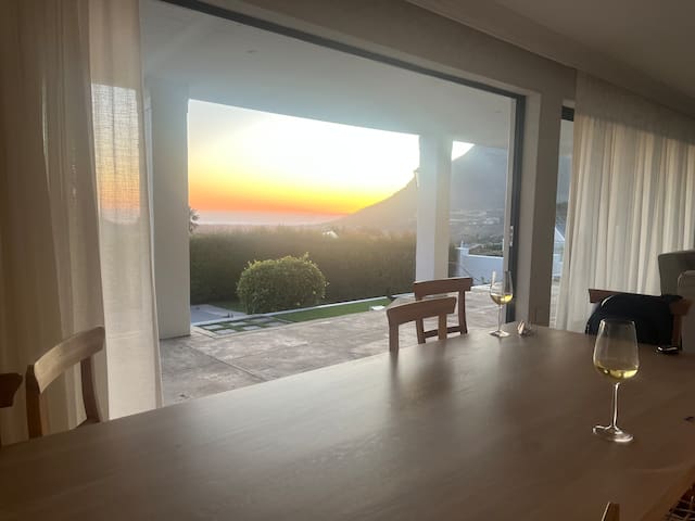 Sunset Villa Noordhoek gallery image 5