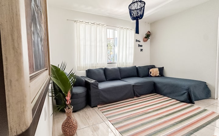 Ambient i rehatshëm dhe i rehatshëm, ideal për biseda, filma familjarë ose një pushim pas plazhit. Casa Índigo ka një shpirt mikpritës.