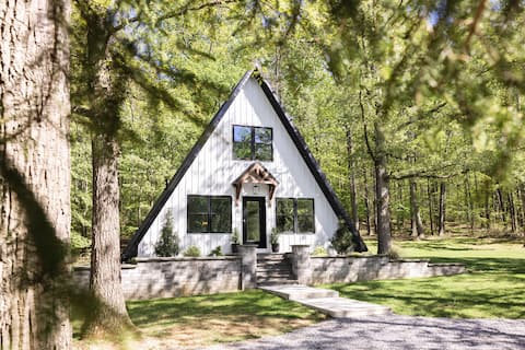 The Frame ~ Charming Nature Escape ~ Hot Tub ~ BBQ