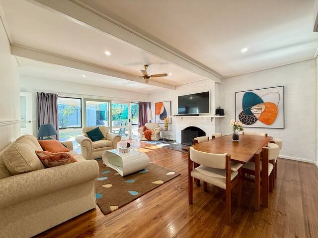 Capelink Beach House-Atop Prestigious Olivers Hill