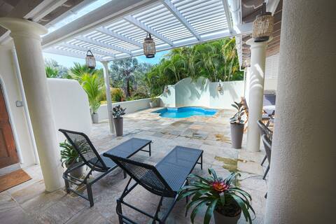 Family, group, Beach, Pool, Diving? Have a crib