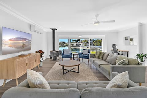 Top Airbnb: Heated Pool | Private Beach | Fire-pit | Jetty in Palm Beach