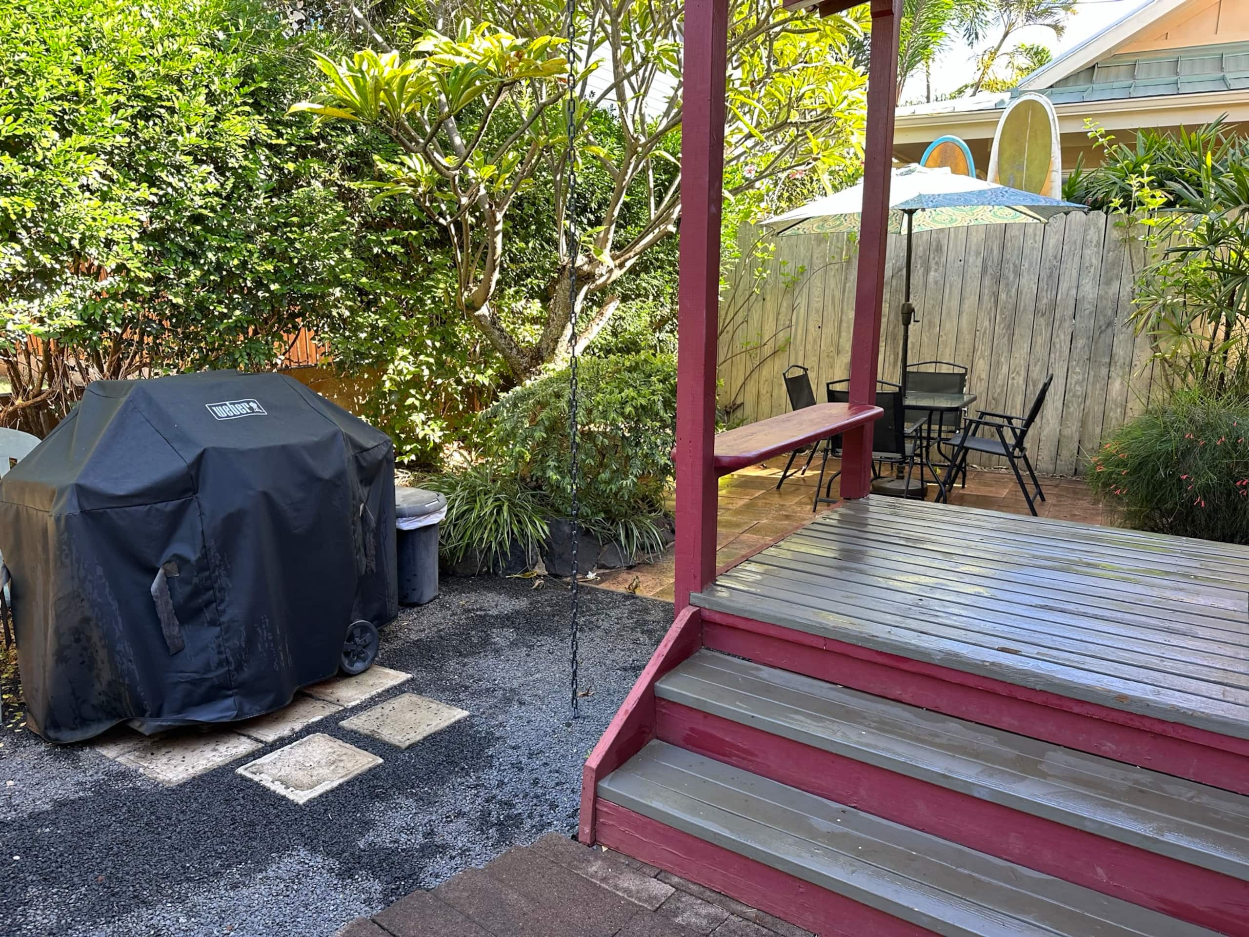 Walk to small beach, charming cottage - Image 3