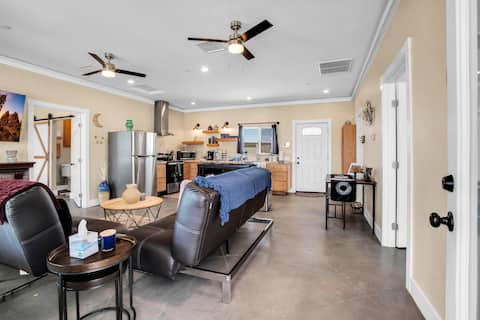 Popular Airbnb listing: Casa De Sunset Views! Joshua Tree. Spa. Pool in Twentynine Palms
