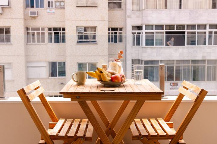 Modern Luxury Apartment Steps from the Beach gallery image 2