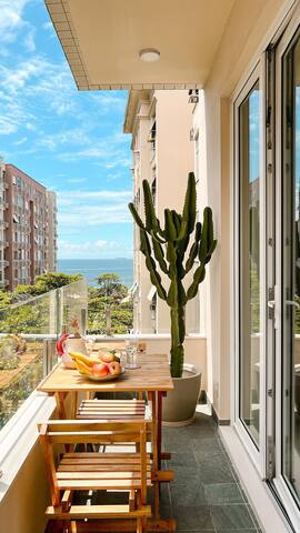 Modern Luxury Apartment Steps from the Beach gallery image 3