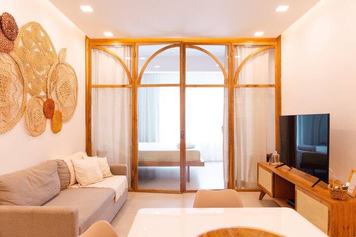 Modern Luxury Apartment Steps from the Beach gallery image 4