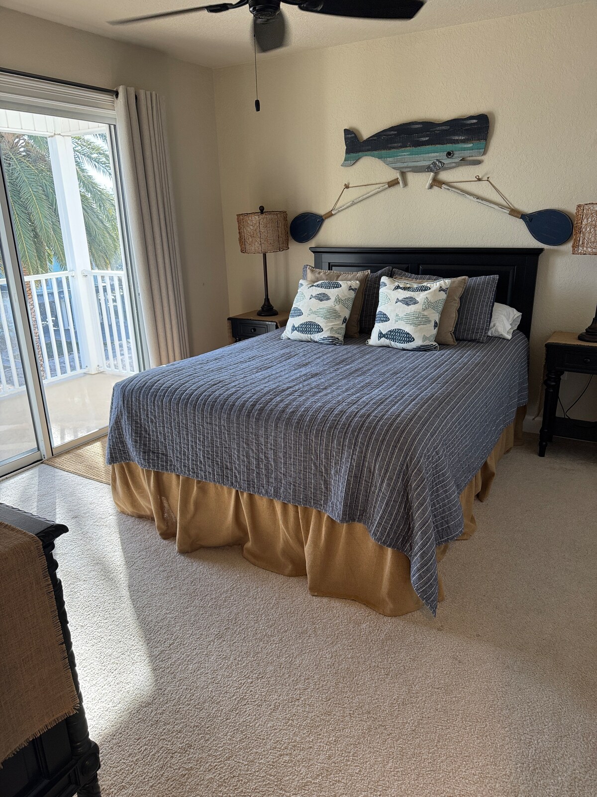 Chumba cha kulala cha ghorofa ya juu kinachoelekea mashariki na bafu kamili karibu nacho. 