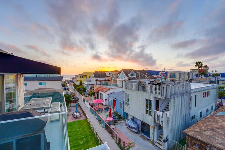 Beach Home Steps to the Sand. Ocean View Patio! gallery image 5