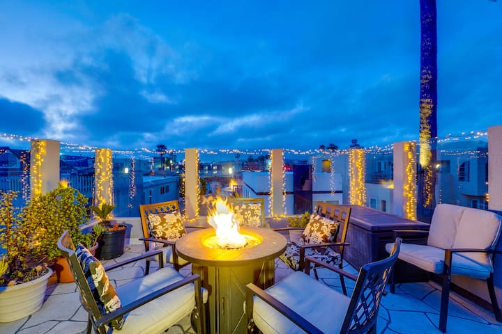 Beach Home Steps to the Sand. Ocean View Patio!