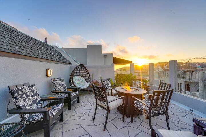 Beach Home Steps to the Sand. Ocean View Patio! gallery image 4