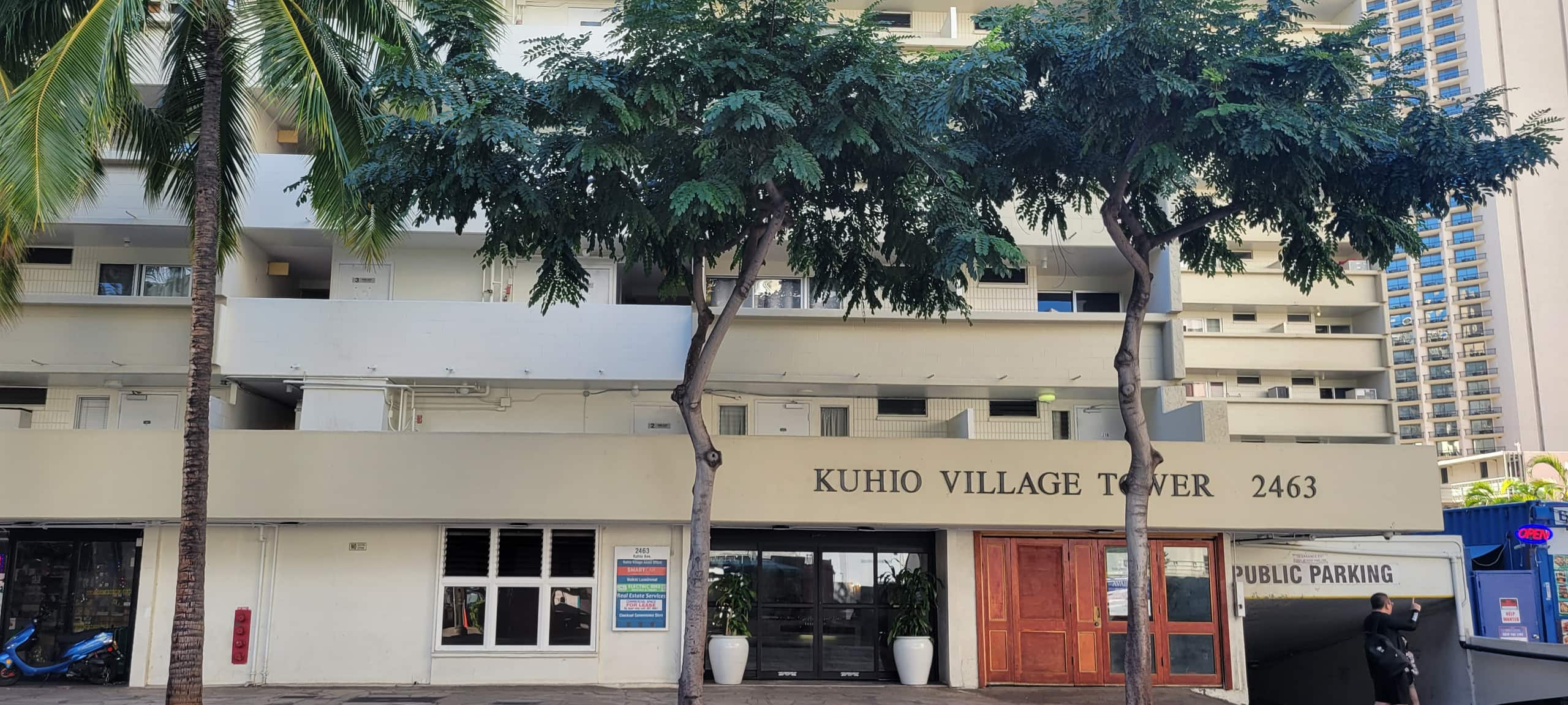 Condo in Honolulu · ★4.81 · Studio · 1 bed · 1 private bath - Image 13