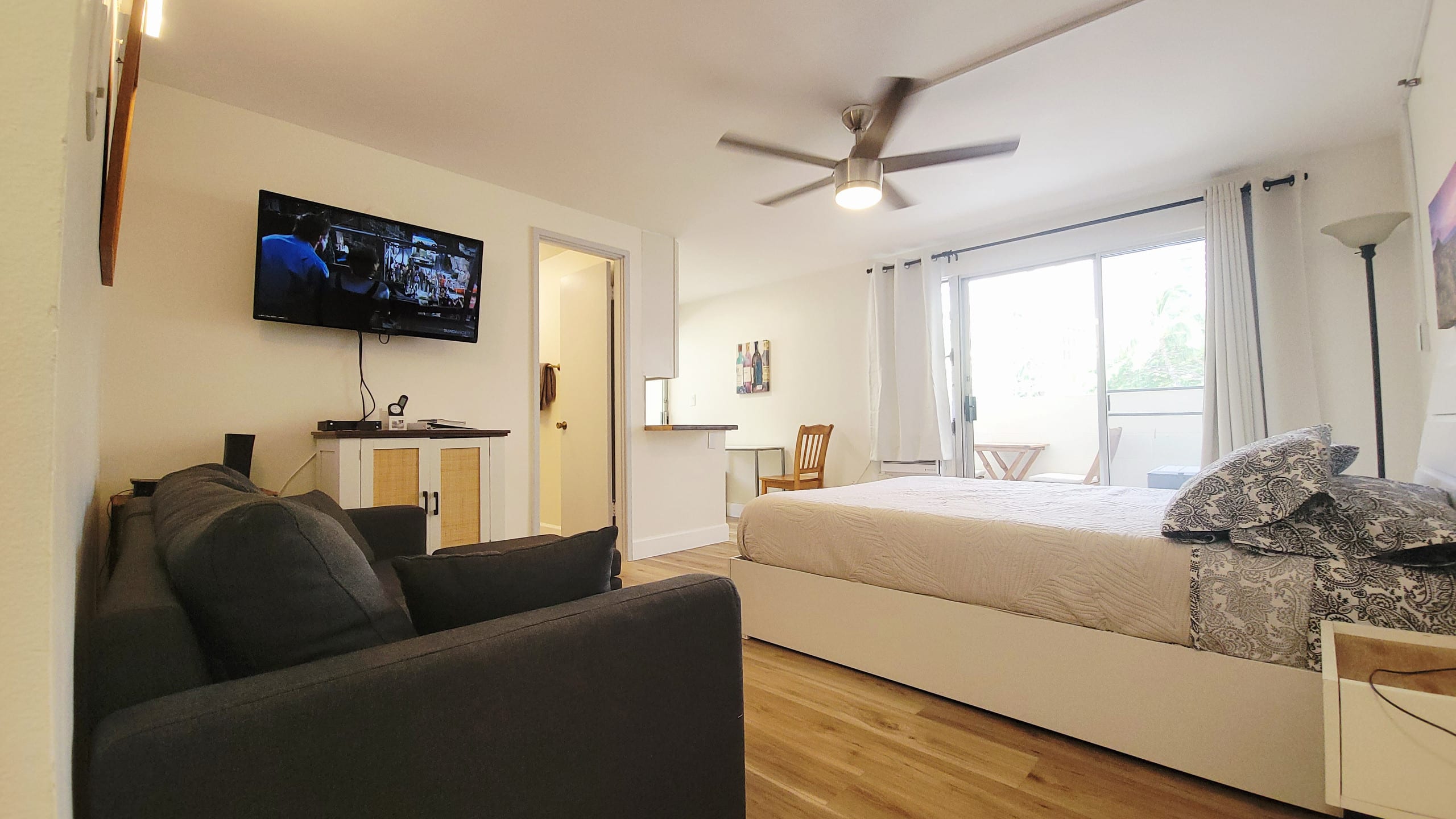 Condo in Honolulu · ★4.81 · Studio · 1 bed · 1 private bath - Image 2