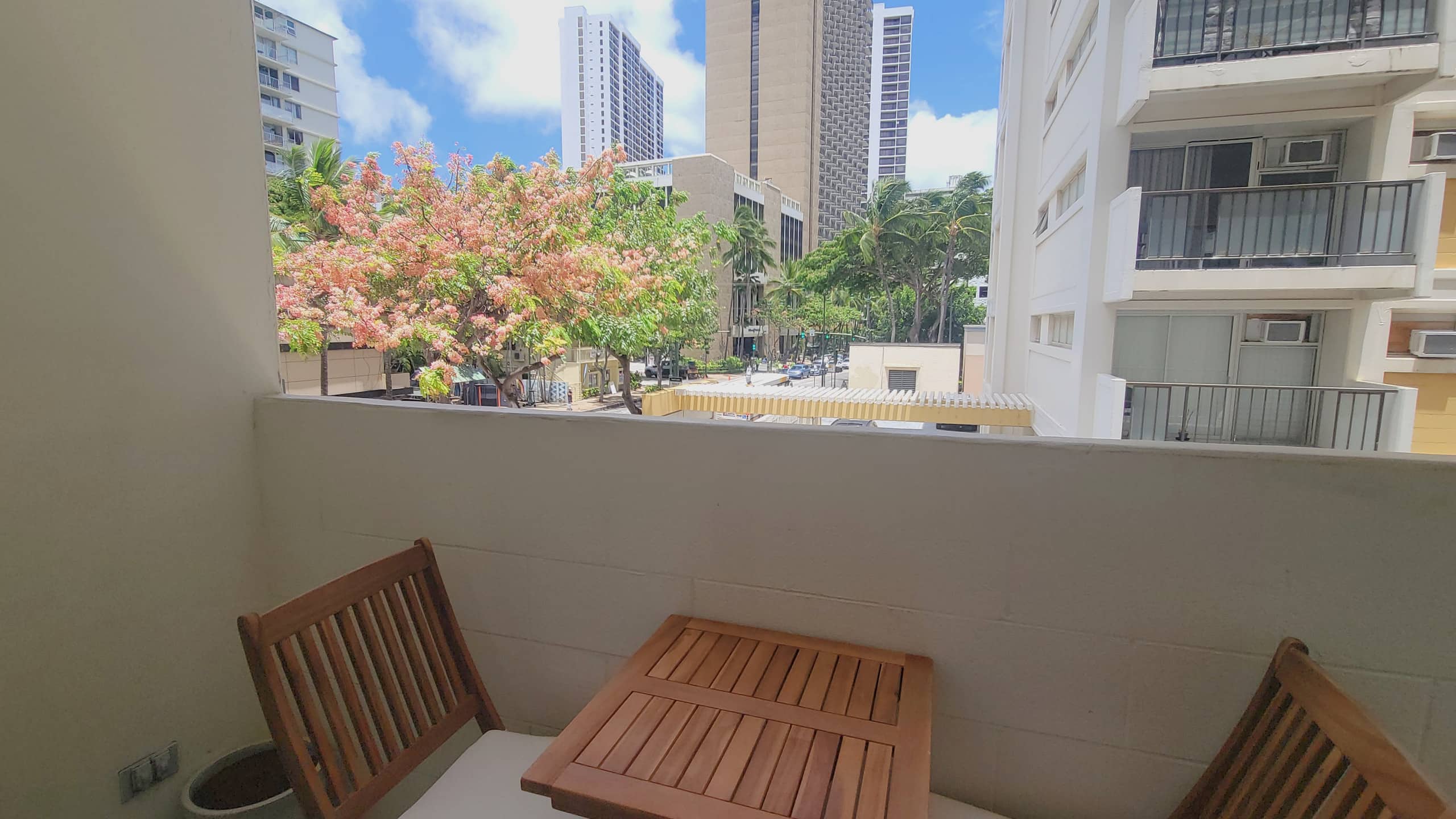 Condo in Honolulu · ★4.81 · Studio · 1 bed · 1 private bath - Image 9