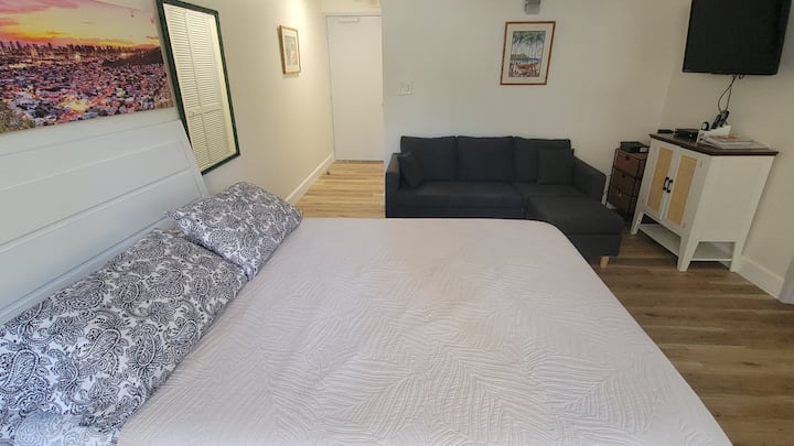 Studio 2 Blocks From Waikiki Beach! - Honolulu