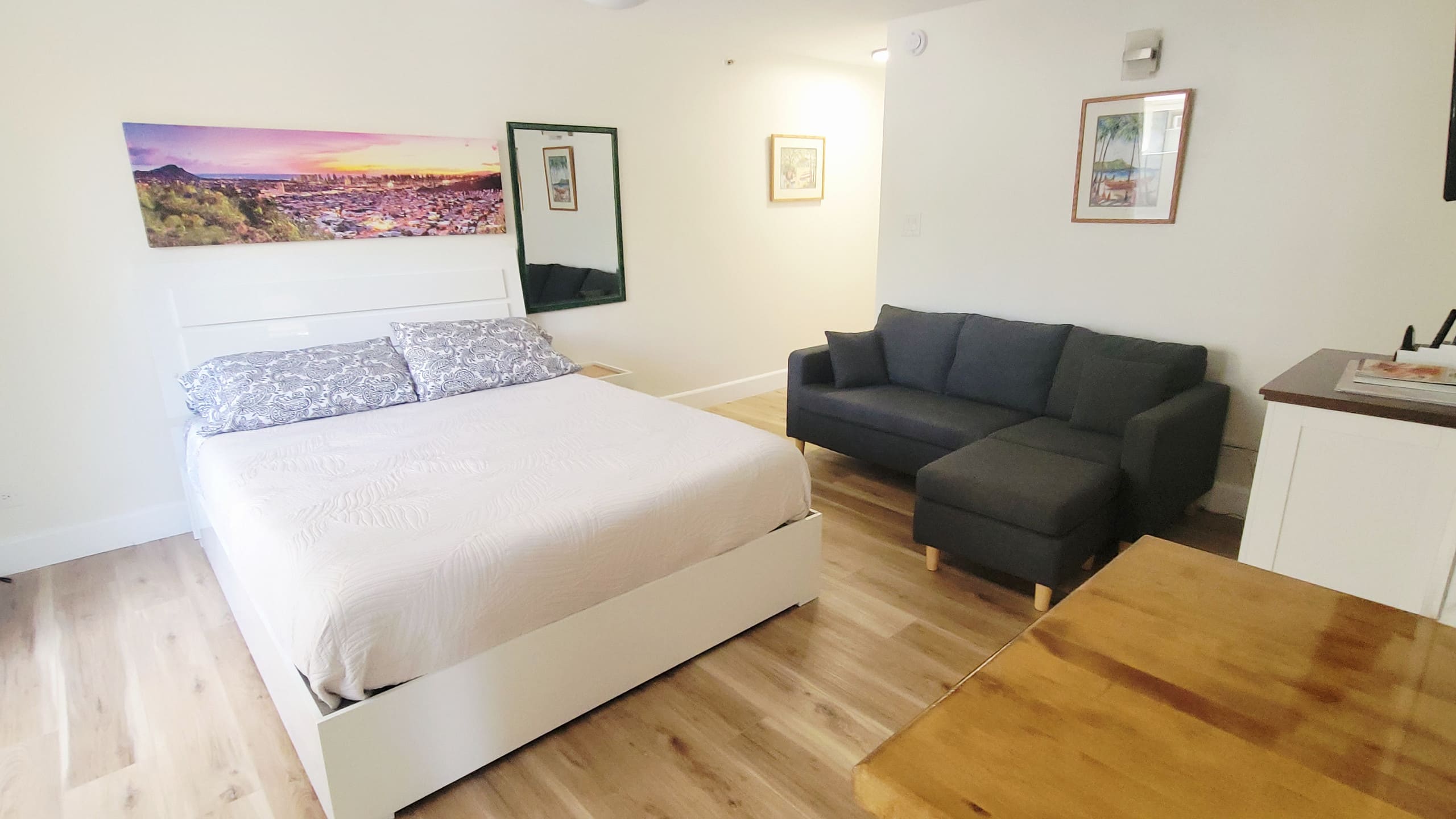 Condo in Honolulu · ★4.81 · Studio · 1 bed · 1 private bath - Image 1