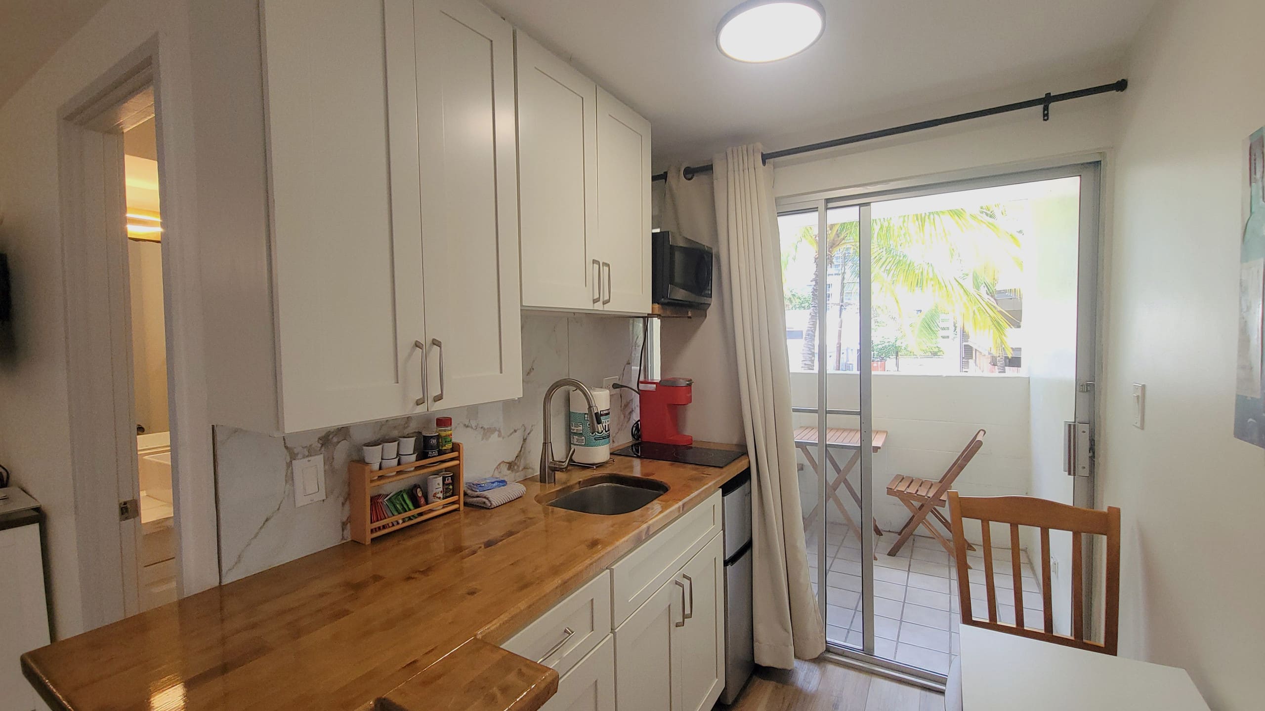 Condo in Honolulu · ★4.81 · Studio · 1 bed · 1 private bath - Image 7
