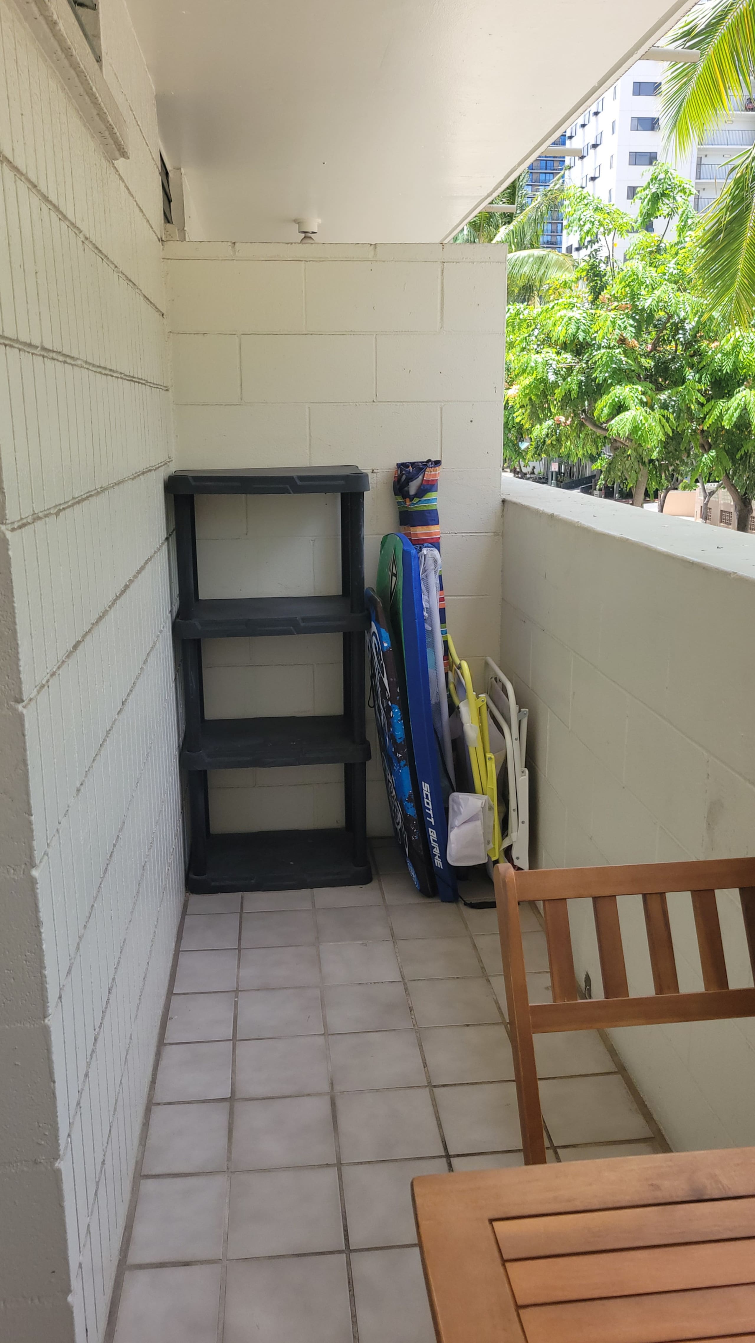 Condo in Honolulu · ★4.81 · Studio · 1 bed · 1 private bath - Image 12