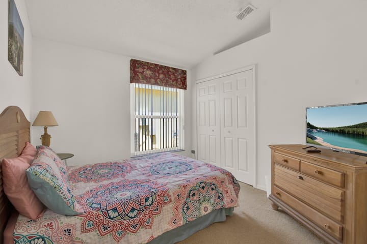 Queen Bedroom with TV (Queen Size Bed)