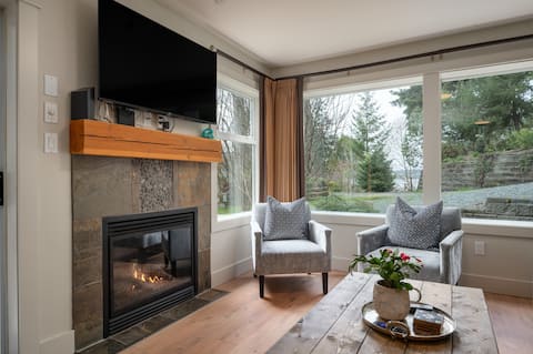 Two Bed condo on the beach at beautiful resort