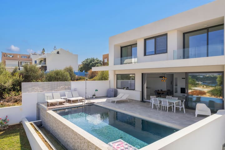 Minimal 4Br Villa with Seaview, Near the Beach