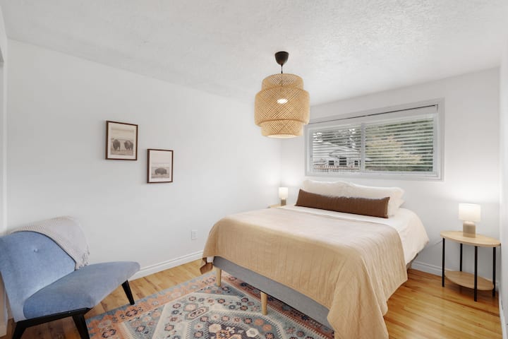 All our bedding sheets and towels are luxury hotel hotel style linens to ensure the most comfortable nights sleep