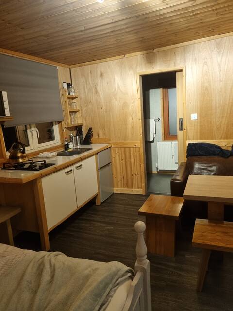 Top performing Airbnb: Wooden tiny house | Glamping cabin with hot tub 3 in Bassetlaw