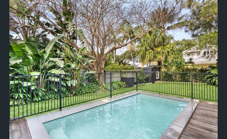 Luxury beach cottage walking distance to the beach gallery image 3