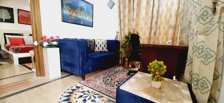 Exquisite & Luxurious Home With Jaccuzi, Suana And Open Air Cinema - For Families Only - Islamabad