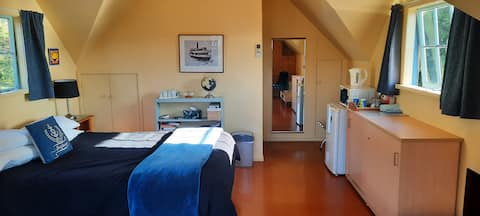Successful Airbnb property: Sunny Private Studio in Broad Bay >The Anchorage< in Dunedin City
