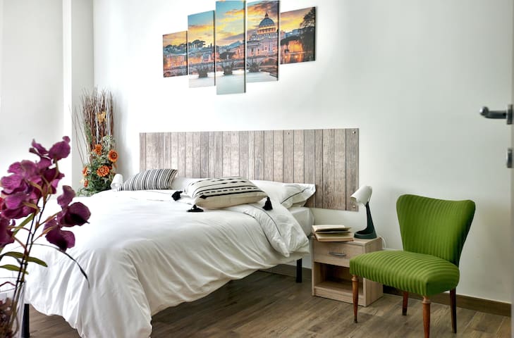 INTERO APPARTAMENTO NEL CUORE DI ROMA 5★ METRO A gallery image 3