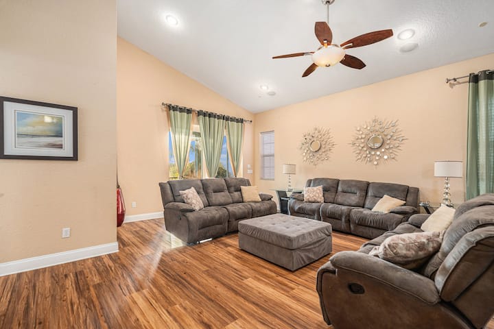 *Apollo Escape* – Canalfront Home + Private Pool - Tampa Bay, FL