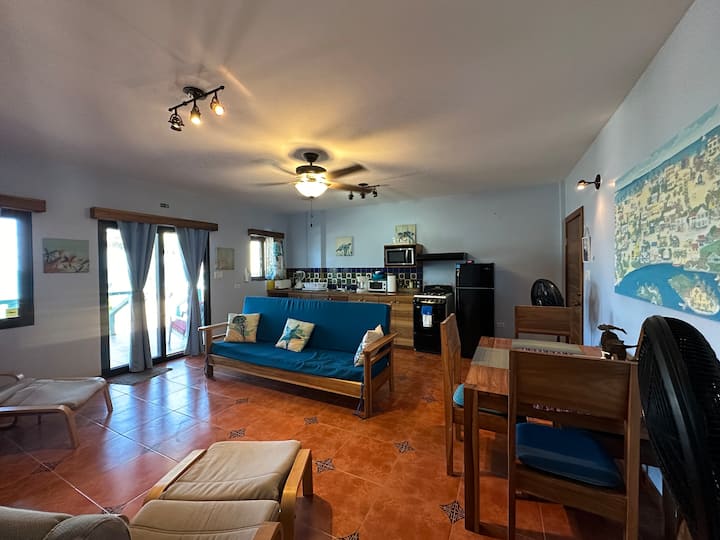 Lazy Palm Suites- Easy Breezy Suite- Oceanfront - Placencia